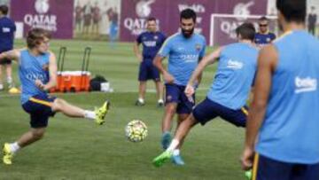 Arda se retira del entrenamiento con un esguince de tobillo