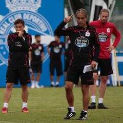 Natxo todavía busca a su pareja de delanteros