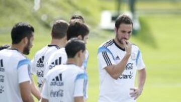 'La Gazzetta': el Nápoles pide 70 kilos por Higuaín; el Barça da 55