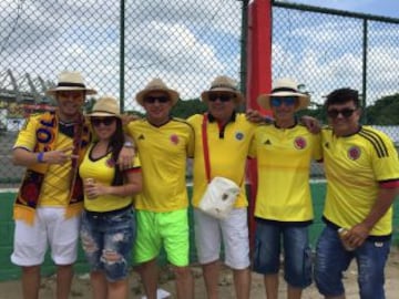 Llegó el día del partido y en las afueras del Metro la alegría del hincha comenzó a sentir el Colombia vs. Perú.