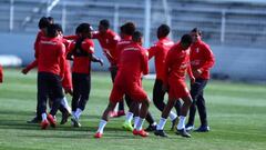 Gareca planea cambios en defensa contra El Salvador