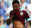 Los tuits homófobos de Andre Gray le costarán una sanción