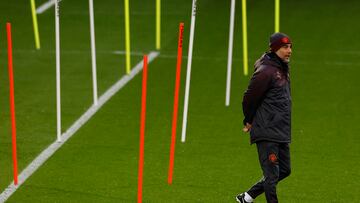 Guardiola, en el entrenamiento del City.