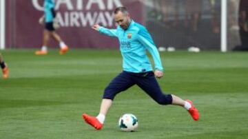 Andrés Iniesta durante el entrenamiento del viernes.