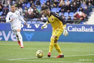 El Albacete mereció mejor suerte ante un Huesca que se sostuvo gracias a la figura de un Dani Jiménez soberbio. El meta de Lebrija hizo siete paradas, a cada cual mejor, para dejar su portería a cero.
