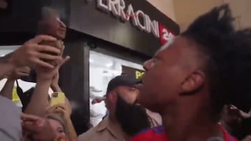 A Speed le muestran un indio pícaro en Santiago y lo que sucede nadie lo esperaba