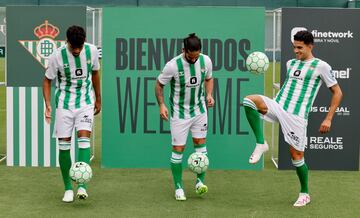 Chadi Riad, Isco y Marc Bartra.