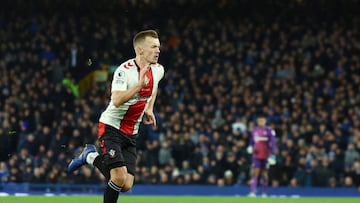 James Ward-Prowse, del Southampton, está a 3 goles de superar el récord de David Beckham en tiros libres anotados dentro de la Premier League.