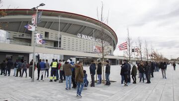 Colas en el primer día de venta de entradas en el Wanda para el amistoso España-Argentina