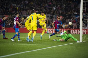 0-1. Lucas Pérez marca el primer gol.