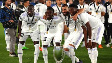 HELSINKI, FINLAND - AUGUST 10: (L-R) Ferland Mendy, Eduardo Camavinga, Karim Benzema and Aurelien Tchouameni of Real Madrid pose with the trophy following the Real Madrid CF v Eintracht Frankfurt - UEFA Super Cup Final 2022 at Helsinki Olympic Stadium on August 10, 2022 in Helsinki, Finland. (Photo by Chris Brunskill/Fantasista/Getty Images)