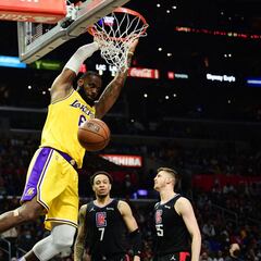 LeBron’s highest-scoring game kills Lakers losing streak