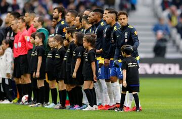 Soccer Football - International Friendly - Brazil vs Japan - Stade Pierre-Mauroy, Lille, France - November 10, 2017   Brazil’s Neymar, Gabriel Jesus and teammates line up before the match    