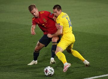 Dani Olmo y Bogdan Mykhaylichenko.