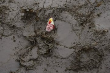 La carrera Tough Guy, se celebra desde 1987 en Inglaterra y desafía a sus participantes a recorrer 15km llenos de los obstáculos, donde hasta los más expertos se quedan en el camino. 