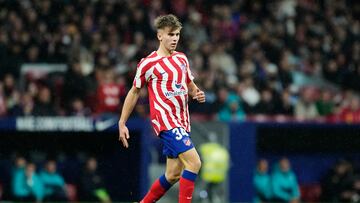 Pablo Barrios central midfield of Atletico de Madrid and Spain controls the ball during the LaLiga Santander match between Atletico de Madrid and FC Barcelona at Civitas Metropolitano Stadium on January 8, 2023 in Madrid, Spain. (Photo by Jose Breton/Pics Action/NurPhoto via Getty Images)