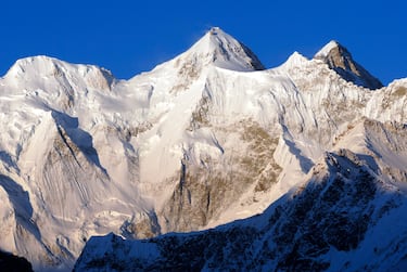 Conocido como K4, es uno de los ochomiles considerados “más asequibles”, aunque sus paredes de hielo recuerdan que ninguna cima de esta altura es sencilla.