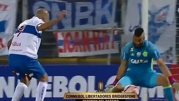 Así fue el increíble gol que se perdió Silva tras error visitante