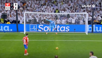 Ni cosquillas le hizo el Bernabéu: para el recuerdo cómo tiró el penalti Julián Alvarez