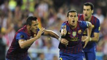 Pedro es felicitado por Alexis.