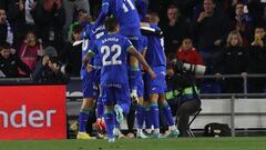 Los jugadores del Getafe celebran un gol ante el Mallorca en su último triunfo en el Coliseum.