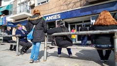 AUH, AUE y jubilados: quiénes cobran hoy, martes 27 de octubre