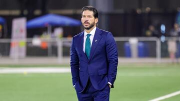 Benjamín Mora, director técnico mexicano, en un partido del York United en la Canadian Premier League.