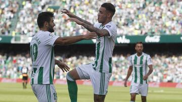 Sanabria celebra su gol con Barragán.