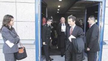 <b>SU LLEGADA. </b>Butragueño comandó a la expedición cuando aterrizaron en Atenas.