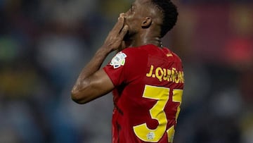 Benzema frustra a Quiñones; Arabia tiene nuevo Rey