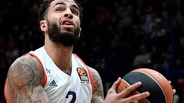 Milan (Italy), 10/11/2016.- (FILE) - Anadolu Efes Istanbul Tyler Honeycutt goes for the basket during the Euroleague basketball match between EA7 Emporio Armani Milan and Anadolu Efes Istanbul at the Assago Forum in Assago, near Milan, Italy, 10 November 2016. Media reports on 08 July 2018 state that Tyler Honeycutt has died after a shooting incident with US police. Los Angeles Police Department report that it appears as if the suspect was not struck by any officer'Äôs gunfire. The suspect appears to have sustained injuries consistent with a self-inflicted gunshot wound. (Euroliga, Estanbul, Baloncesto, Incendio, Italia, Estados Unidos) EFE/EPA/DANIEL DAL ZENNARO