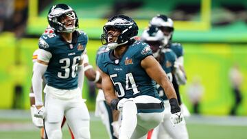 Jeremiah Trotter Jr. festeja una de las anotaciones de los Philadelphia Eagles frente a los Kansas City Chiefs en el Super Bowl LIX.