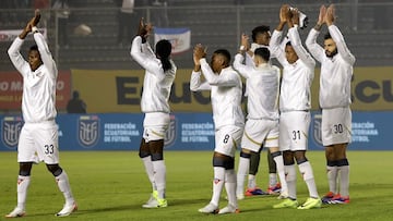 Dos chilenos festejan en Ecuador: se quedaron con el primer título de la temporada