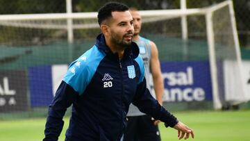 Edwin Cardona en un entrenamiento de Racing.