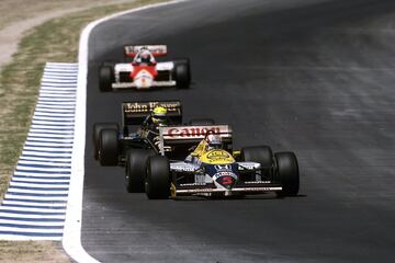 Defendiendo el título de 1985, Prost llegó una vez más a un escenario bien conocido por él: jugarse el Mundial en la última carrera. Llegaba seis puntos abajo el de McLaren, con Nigel Mansell, de Williams, líder y al que le bastaba ser cuarto. Y así fue buena parte de la carrera, pero los reventones, el de Keke Rosberg cuando lideraba y el del propio británico, pusieron en bandeja la victoria del francés, seguido de Piquet, y el título para Woking.