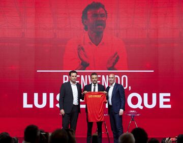 El 19 de julio de 2018 Rubiales presentó al entrenador asturiano como nuevo seleccionador. Once meses después deja el cargo por motivos personales.