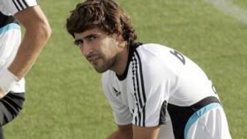 <strong>PREPARADO.</strong> Un año más, Raúl está listo para afrontar los retos de una nueva temporada con el Real Madrid. El máximo, como siempre, la Champions League.