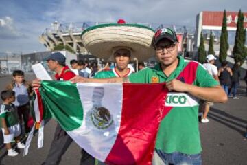 Así vivió la gente el encuentro de eliminatoria mundialista entre la selección mexicana y su similar de Honduras en el Estadio Azteca.