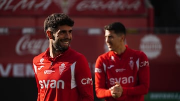 Óscar Gil podría estar en el once y debutar como grana.