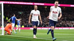 Dejan Kulusevski, jugador del Tottenham, celebra un gol de su equipo ante el Everton en Premier League.