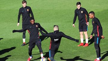 Los jugadores del Barcelona durante el entrenamiento.