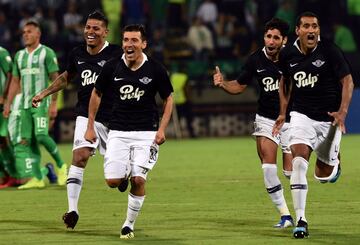 Libertad avanzó a la fase de grupos tras ganar 5-4 en los penales. Bocanegra fue quien falló en Nacional.