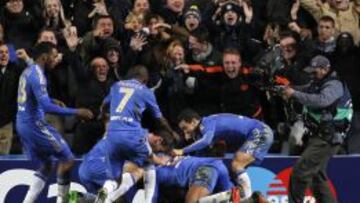 Los jugadores del Chelsea celebran el gol de la victoria.
