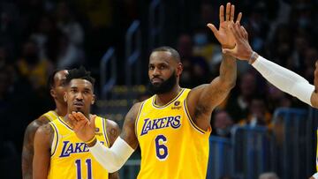 La estrella de los Lakers, LeBron James, puso un mensaje en Twitter en el que se disculpaba con los aficionados por el mal momento del equipo.