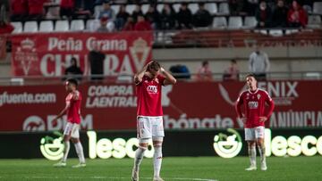 El Real Murcia no dejó buenas sensaciones ante el filial rojiblanco.