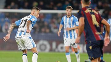 Villalba y Febas, durante el Levante - M¨¢laga.
