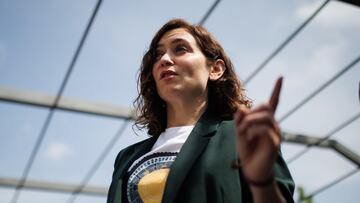 La presidenta de la Comunidad de Madrid, candidata a la reelecci¨®n y presidenta del Partido Popular (PP) de Madrid, Isabel D¨ªaz Ayuso, da un paseo por el Parque de Santander, en el distrito de Chamber¨ª, a 27 de mayo de 2023, en Madrid (Espa?a). Hoy se celebra la jornada de reflexi¨®n. Durante este d¨ªa la ley proh¨ªbe difundir propaganda electoral o realizar actos de campa?a. Ma?ana, 28 de mayo, tienen lugar en Espa?a elecciones municipales en un total de 8.131 ayuntamientos y elecciones auton¨®micas en 12 comunidades aut¨®nomas y las ciudades aut¨®nomas de Ceuta y Melilla. En las elecciones municipales podr¨¢n votar 35.414.655 electores y en las auton¨®micas podr¨¢n hacerlo 18.382.505 electores.
27 MAYO 2023;PP;PP MADRID;PARTIDO POPULAR;PASEO;PRESIDENTA CAM;ELECCIONES;28M;28-M;JORNADA DE REFLEXI?N;JORNADA REFLEXI?N;
Alejandro Mart¨ªnez V¨¦lez / Europa Press
27/05/2023