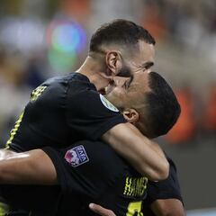 Benzema, de cabeza a cuartos