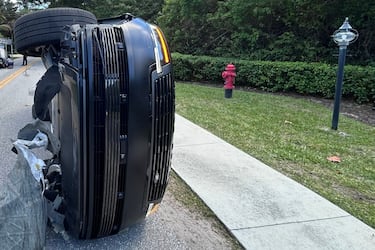 No hubo heridos entre los ocupantes del vehículo, según las autoridades y el cuerpo de bomberos del condado de Martin.
 [as.com]