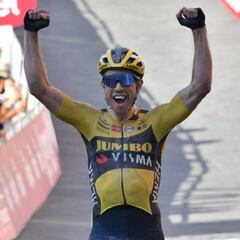 Van Aert triunfa en Siena; Mavi García, 2ª, brilló en féminas